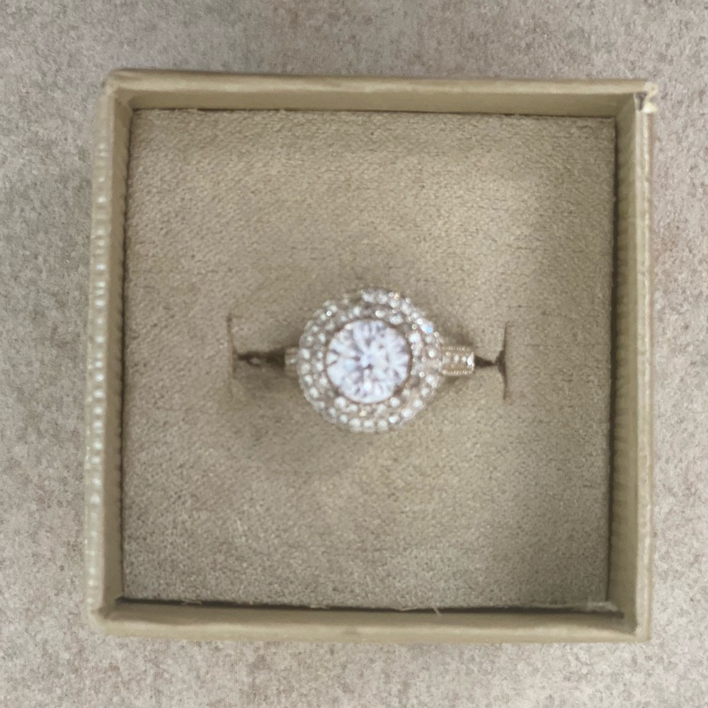 STUNNING CZ 5 Carat Dimond Ring 💍 - Picture 3 of 4